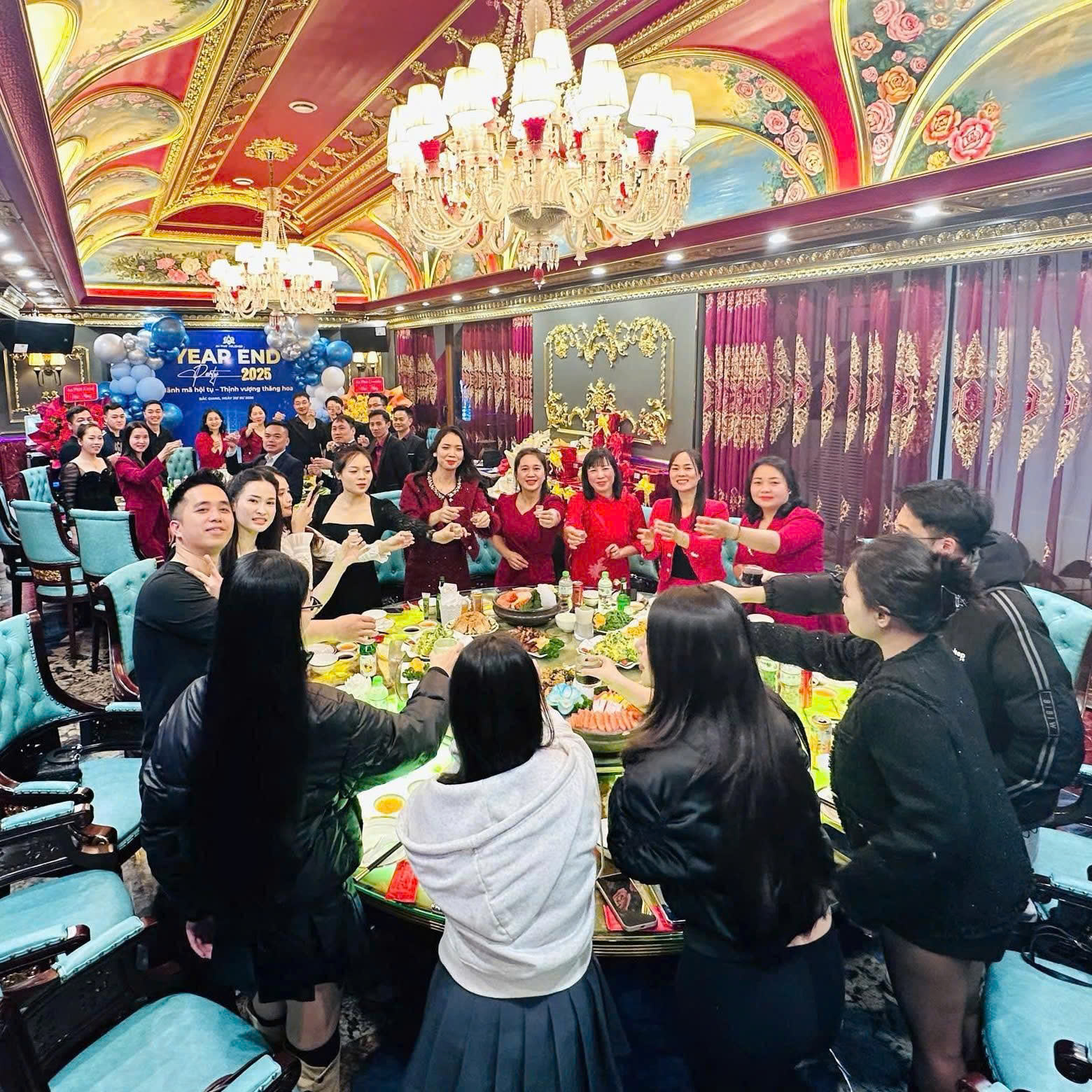 Không gian buổi tiệc YEP